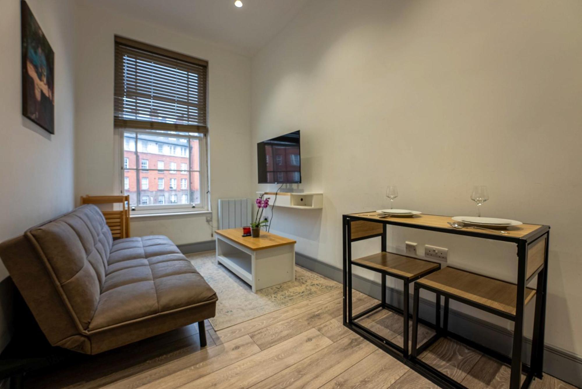 Stylish And Cozy Flats Apartment